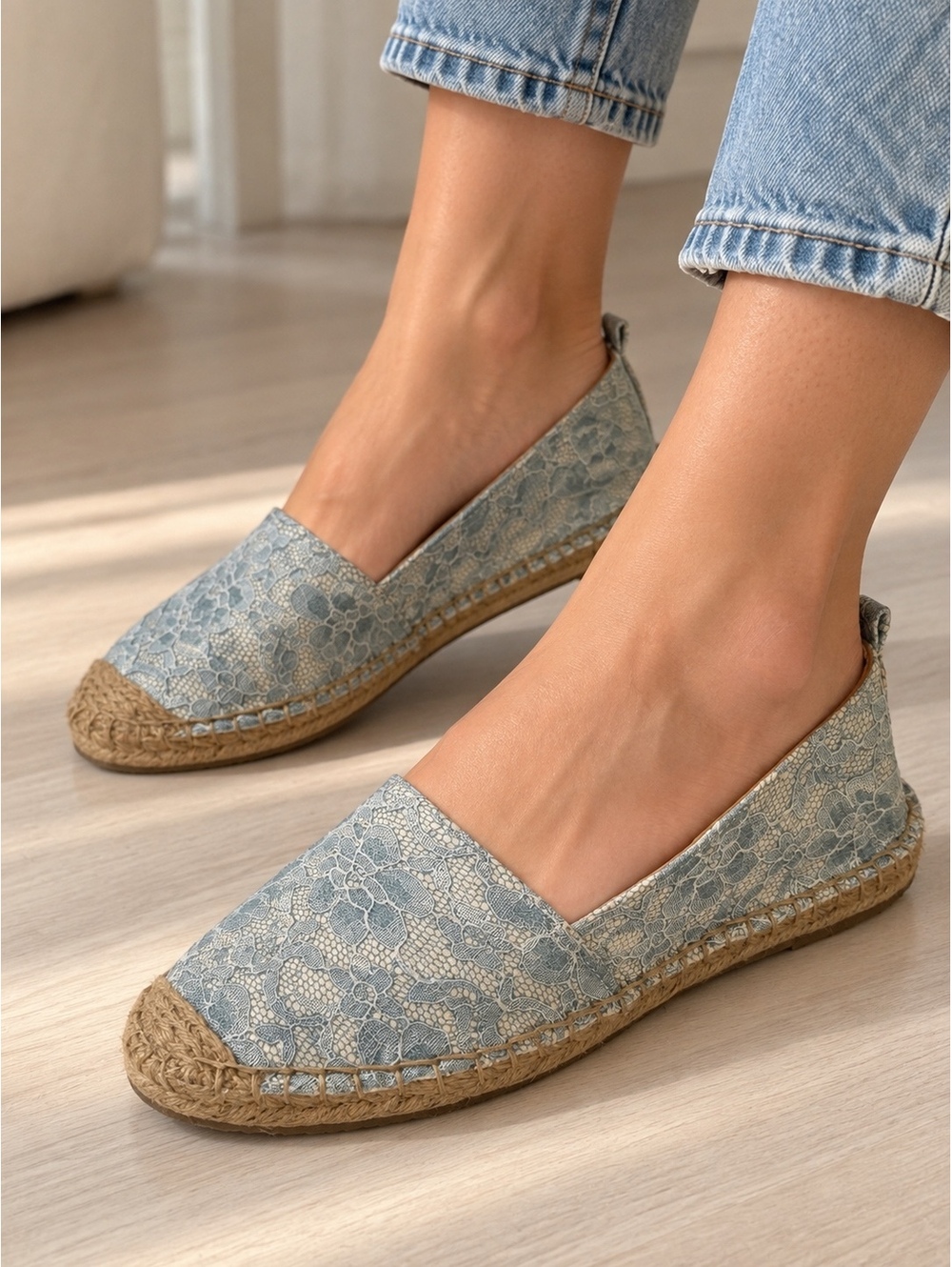 Divarese Lace Espadrilles Women’s Size 8 Blue Floral Slip-On Flats Summer
